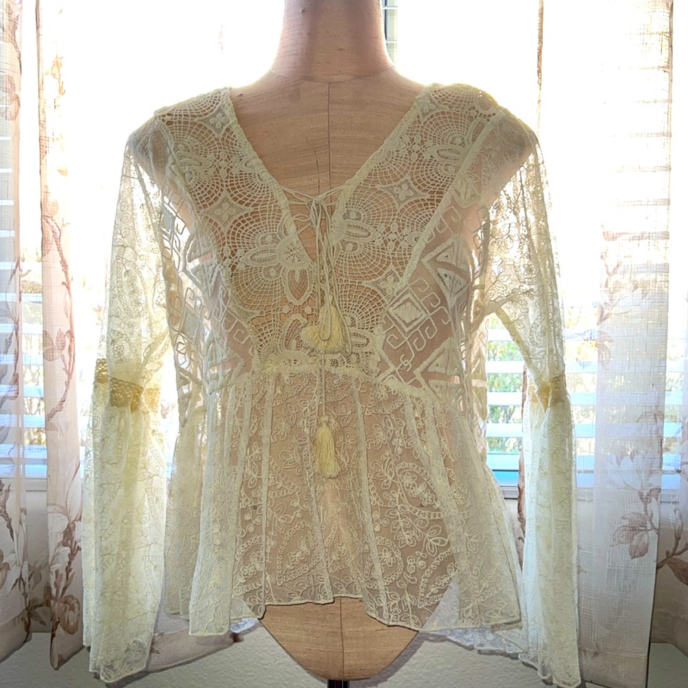 NEW!  La Bellum by Hillary Scott Ivory Lace Top